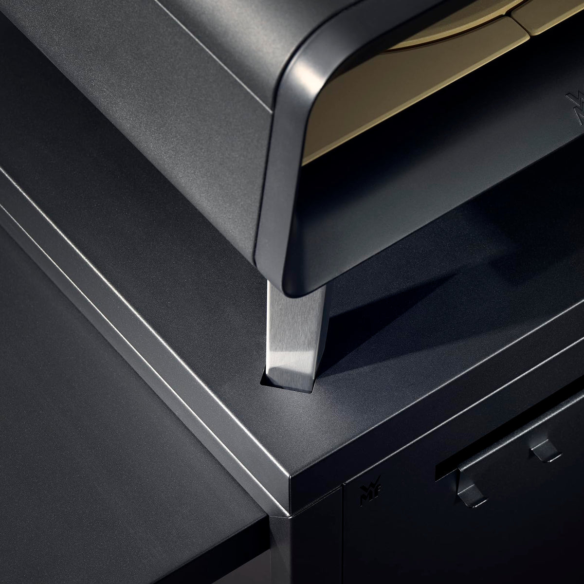 WMF Pizzaiolo Pro Pizzaofen, über 450°C Backtemperatur, großer Pizzastein (Ø 40 cm), automatische Drehmechanik, integrierte Temperaturüberwachung für perfekte Ergebnisse in 90 Sek., Gas Pizzaofen