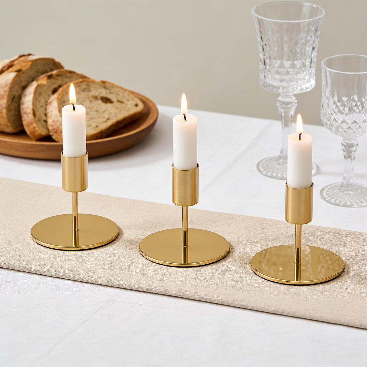 ALULU 8 Stück goldene Kerzenständer aus Metall für Stabkerzen Ø 2,2 cm