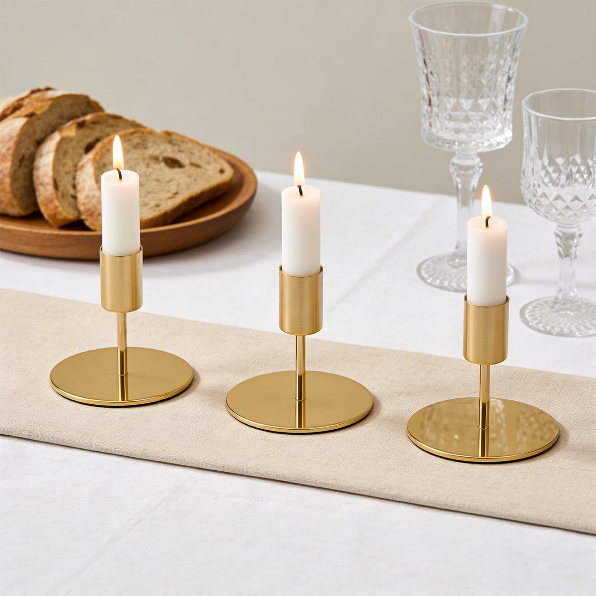 ALULU 8 Stück goldene Kerzenständer aus Metall für Stabkerzen Ø 2,2 cm