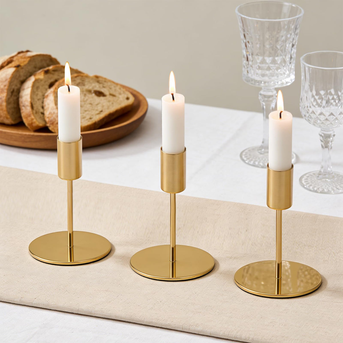 ALULU 8 Stück goldene Kerzenständer aus Metall für Stabkerzen Ø 2,2 cm