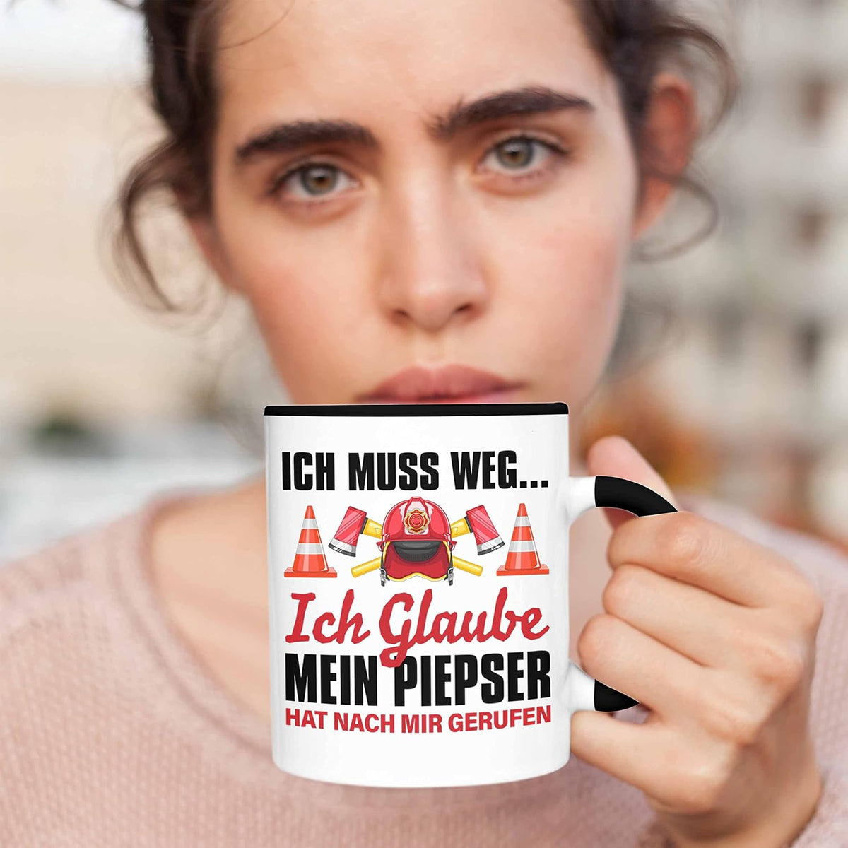 Trendation - Feuerwehr Tasse Geschenk für Feuerwehrmann Geburtstag Männer Spruch (Schwarz)