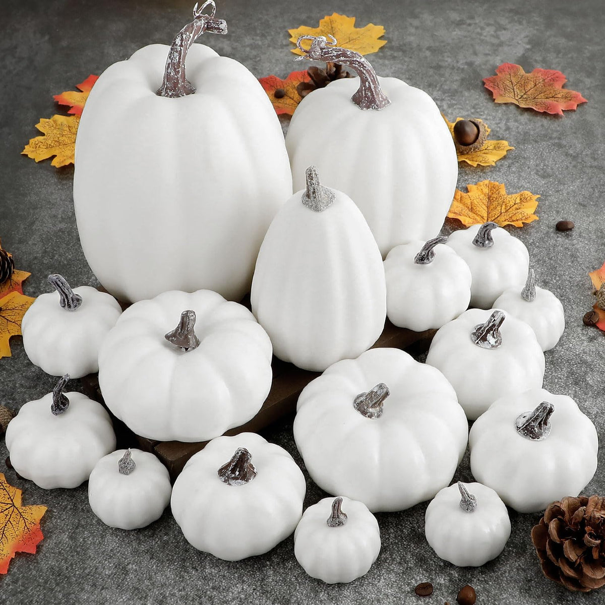 Benjia Kürbis Herbst Deko Dekoration Draußen, Groß Mini Orange Kürbisse Schaumstoff Zierkürbisse Herbstdeko Herbstdekorationen Halloween (Orange, 16 Stück)