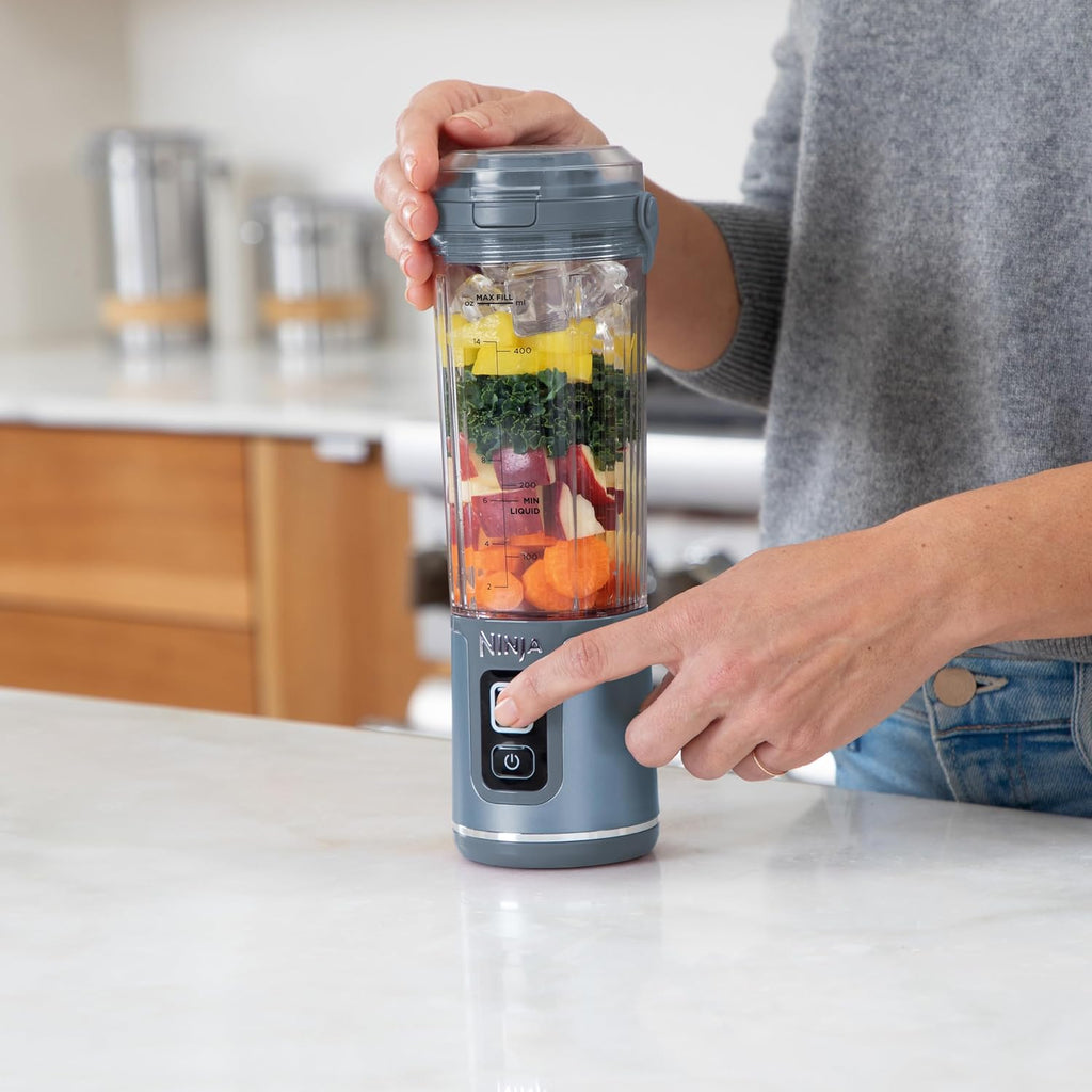 Ninja Blast Tragbarer Mixer / Blender / Smoothie Maker, 530ml Becher, Auslaufsicherer Deckel, Leistungsstarker Mini Standmixer, Kabellos & Wiederaufladbar, Zerkleinert Eis & Obst, Blau, BC151EUNV