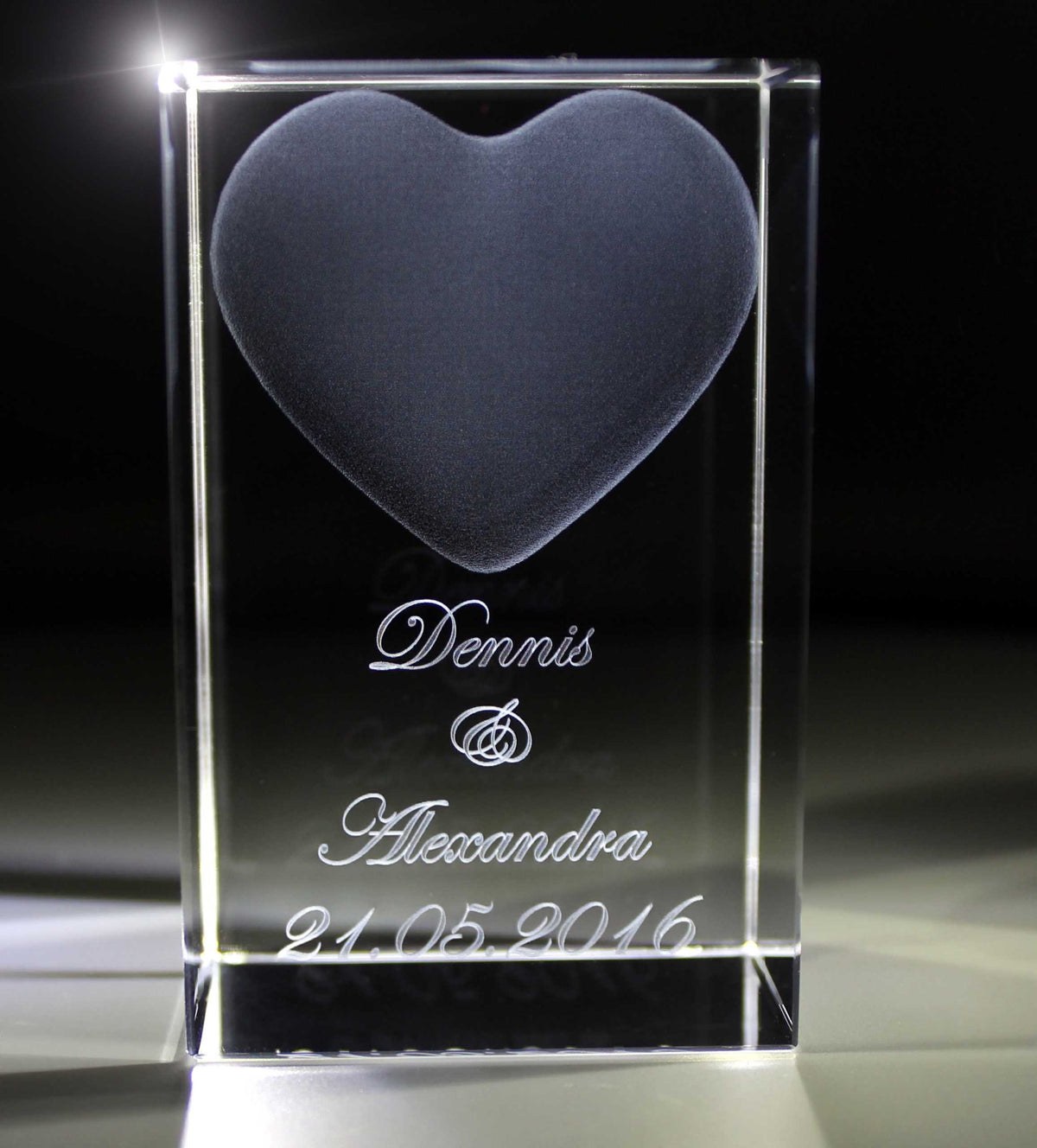 VIP-LASER 3D Herz mit Wunschtext inkl. LED Leuchtsockel Schwarz & Gravur | Personalisiertes Geschenk graviert für Frauen und Männer | Geschenkidee zu Weihnachten Valentinstag Jahrestage