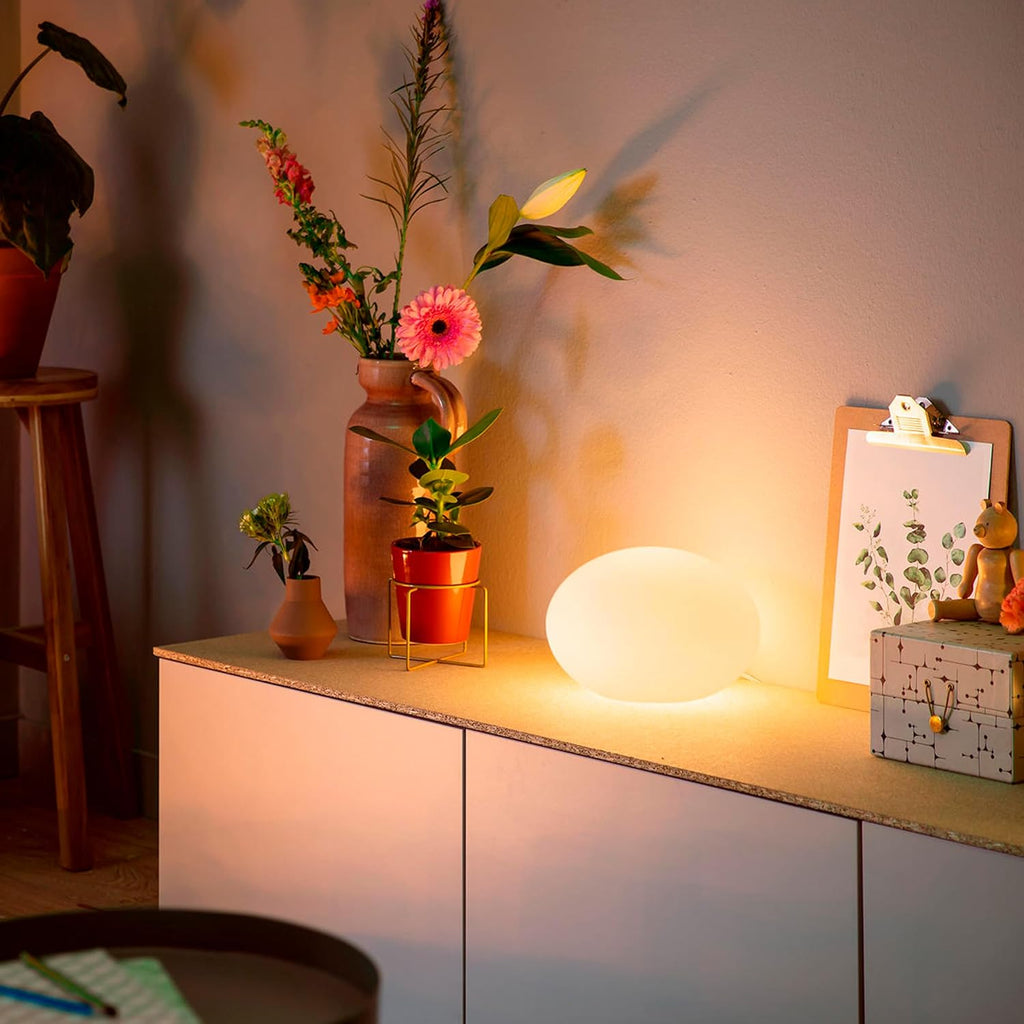 Philips Hue Flourish Tischleuchte, dimmbare LED Leuchte, weißes und farbiges Licht, 16 Millionen Farben, indirekte Beleuchtung über App steuerbar, kompatibel mit Alexa, Neue Generation