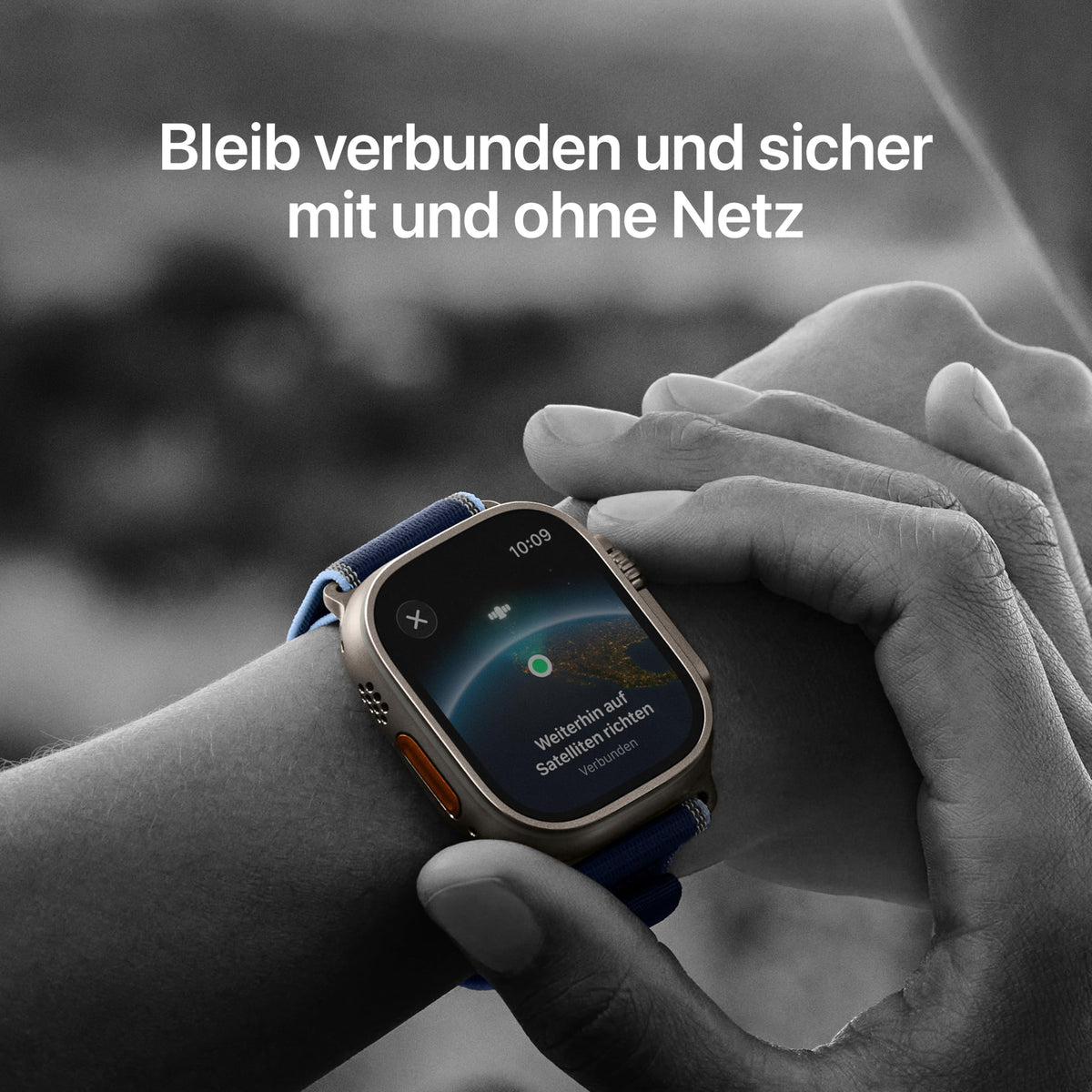 Apple Watch Ultra 3 GPS + Cellular 49 mm Premium Smartwatch für Lauftraining und Kombinationssport mit robustem Titangehäuse in Schwarz und Trail Loop in Schwarz/Kohlegrau (M/L)