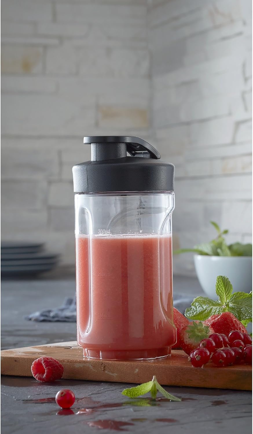 WMF Kult X Mix & Go – Smoothie Maker & Mixer, kompakter Standmixer 300 W mit 0,6 L Tritan-Flasche, 4 Edelstahlklingen, Sicherheitsabschaltung, Shake Mixer aus Cromargan Edelstahl, Deep Black
