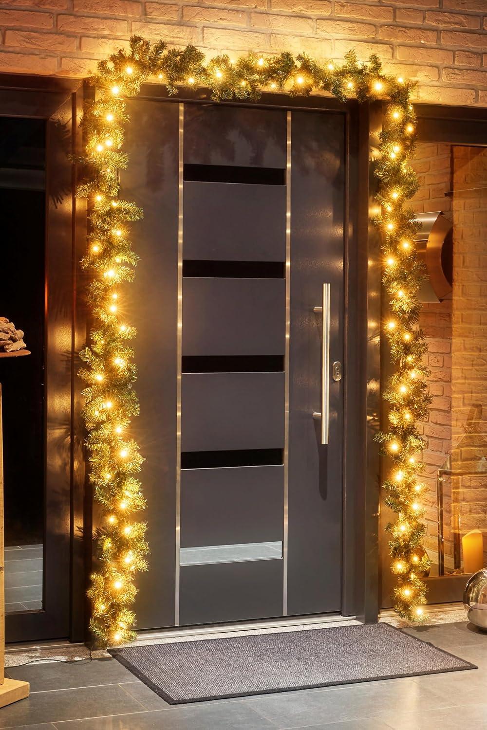 Tannengirlande 5 Meter mit 80 LED beleuchtet, erweiterbar, strombetrieben, optionaler Timer, inkl. 10 Meter Zuleitung, für Innen & Außen geeignet, künstliche Deko-Girlande mit Beleuchtung (warm-weiß)