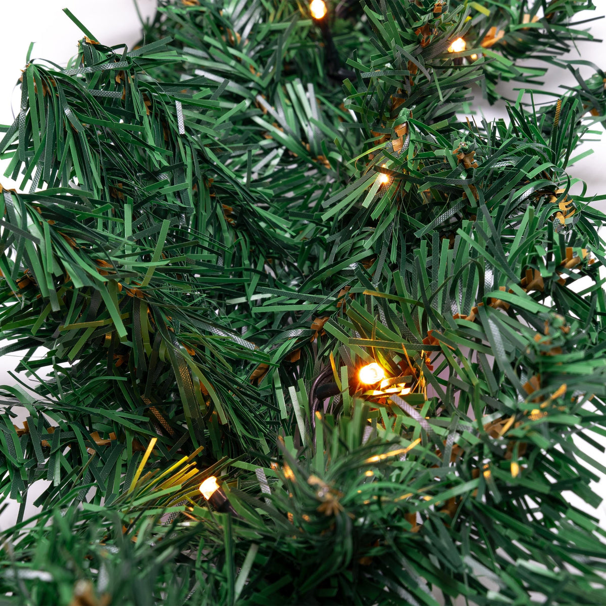 Tannengirlande 5 Meter mit 80 LED beleuchtet, erweiterbar, strombetrieben, optionaler Timer, inkl. 10 Meter Zuleitung, für Innen & Außen geeignet, künstliche Deko-Girlande mit Beleuchtung (warm-weiß)