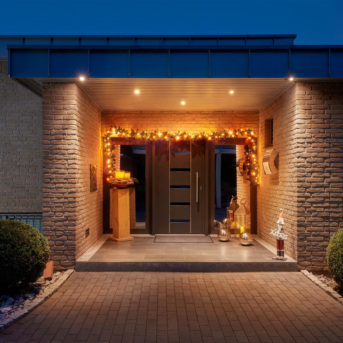 Tannengirlande 5 Meter mit 80 LED beleuchtet, erweiterbar, strombetrieben, optionaler Timer, inkl. 10 Meter Zuleitung, für Innen & Außen geeignet, künstliche Deko-Girlande mit Beleuchtung (warm-weiß)